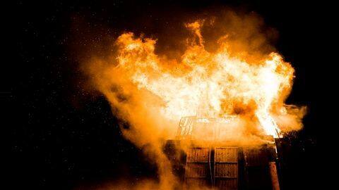 Maharashtra: Man sets afire 40-year-old-woman, her two kin; one dies Maharashtra: Man sets afire 40-year-old-woman, her two kin; one dies