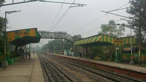 Kolkata: Foot over-bridge's slab collapses at railway station, woman killed Kolkata: Foot over-bridge's slab collapses at railway station, woman killed