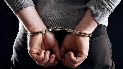 Three, including two models, held for prostitution in Thane Three, including two models, held for prostitution in Thane