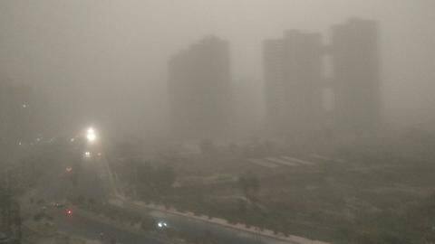 Delhi: Dust storm kills one, injures 13 Delhi: Dust storm kills one, injures 13