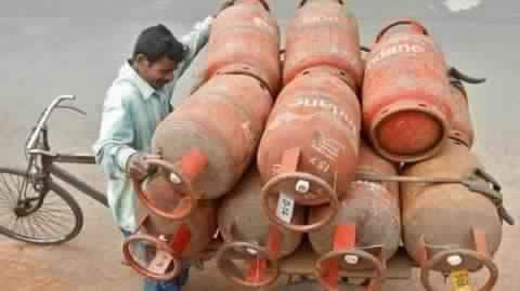 Flood-hit victims in Kerala to get low cost LPG cylinders Flood-hit victims in Kerala to get low cost LPG cylinders