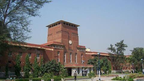 DUSU and DMRC to beautify 11 defaced metro stations DUSU and DMRC to beautify 11 defaced metro stations