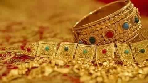 Gold climbs Rs. 130 per 10 gram on festive demand Gold climbs Rs. 130 per 10 gram on festive demand