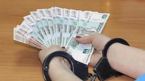 US: Indian-origin man pleads guilty to taking $2.5mn in bribes US: Indian-origin man pleads guilty to taking $2.5mn in bribes