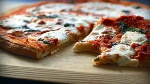 Pizza Hut offers free pizza to all Sindhus Pizza Hut offers free pizza to all Sindhus
