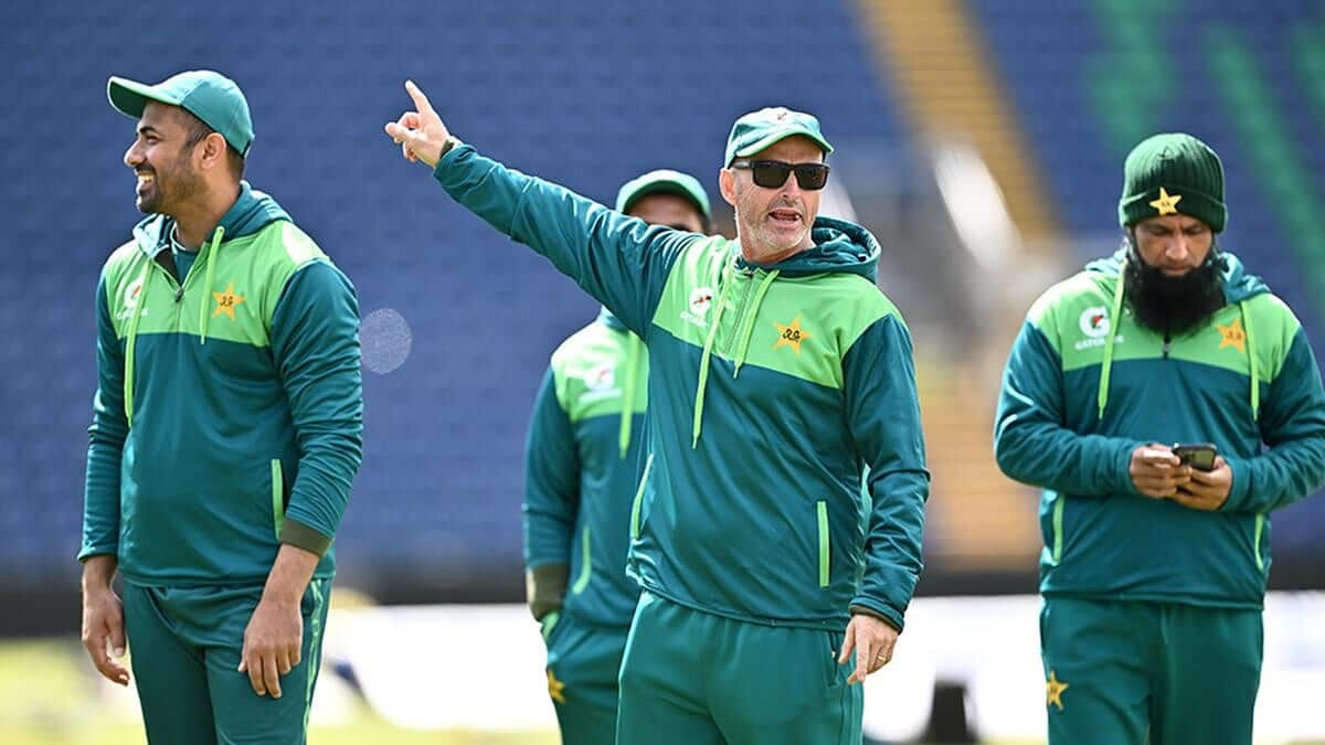 Gary Kirsten returns home as Pakistan's white-ball captaincy decision looms