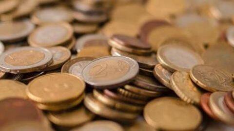 Debt-straddled companies see salaries take a hit Debt-straddled companies see salaries take a hit
