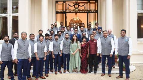 Anushka Sharma's presence in Team India's photo received criticism Anushka Sharma's presence in Team India's photo received criticism