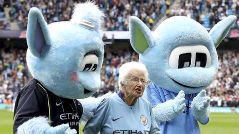 Premier League: 102-year-old mascot leads Man City players against Fulham Premier League: 102-year-old mascot leads Man City players against Fulham