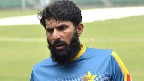 Misbah handles journalist's question in a mature manner Misbah handles journalist's question in a mature manner