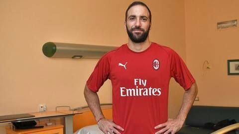 Higuain completes medical, Bonucci in Turin Higuain completes medical, Bonucci in Turin