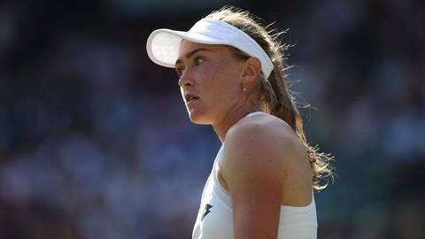 Sharapova leads a day of upsets Sharapova leads a day of upsets