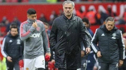 Why is Jose Mourinho unhappy at Manchester United? Why is Jose Mourinho unhappy at Manchester United?