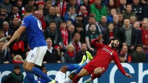 Blow for Liverpool as Mohamed Salah hobbles off against Leicester Blow for Liverpool as Mohamed Salah hobbles off against Leicester