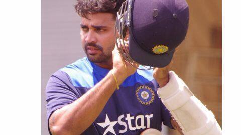 Murali Vijay scores 100 on day 2 of India-England match Murali Vijay scores 100 on day 2 of India-England match