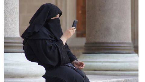 Saudi woman arrested for posing without hijab Saudi woman arrested for posing without hijab