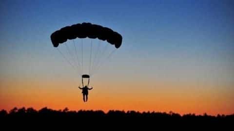 Panic grips as foreign couple lands in Navi-Mumbai using parachute Panic grips as foreign couple lands in Navi-Mumbai using parachute