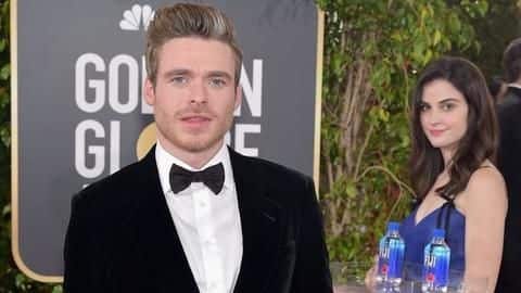 Girl photobombs every red-carpet pic at Golden Globes, steals attention Girl photobombs every red-carpet pic at Golden Globes, steals attention