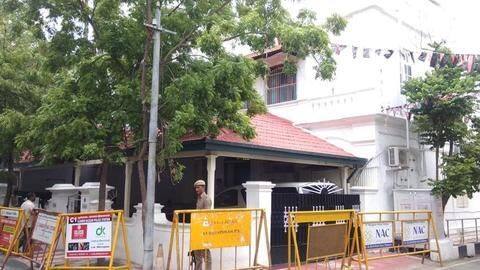 Karunanidhi donated Gopalapuram house for hospital on his 86th birthday Karunanidhi donated Gopalapuram house for hospital on his 86th birthday