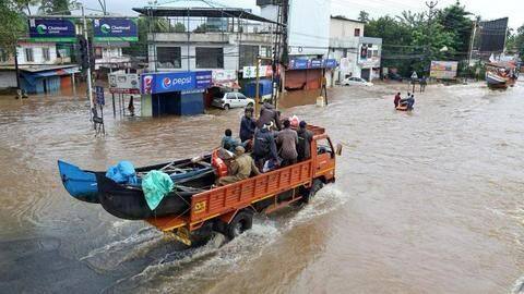 Kerala floods aftermath: Govt focuses on cleaning houses, public places Kerala floods aftermath: Govt focuses on cleaning houses, public places