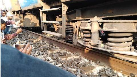Puri-bound Dhauli Express derails, no casualties reported Puri-bound Dhauli Express derails, no casualties reported