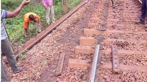 Chhattisgarh: Engine of evacuated train derails after Naxals uproot tracks Chhattisgarh: Engine of evacuated train derails after Naxals uproot tracks