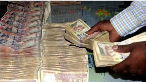 Maharashtra: Three arrested for possessing demonetized money worth Rs. 1.68cr Maharashtra: Three arrested for possessing demonetized money worth Rs. 1.68cr