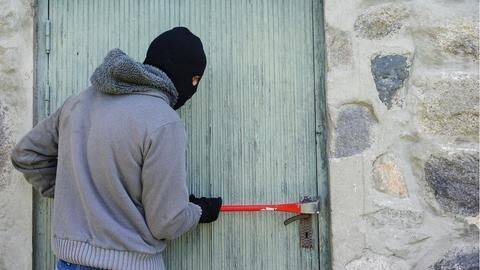Five arrested for burglaries in Delhi; 10 theft cases solved Five arrested for burglaries in Delhi; 10 theft cases solved