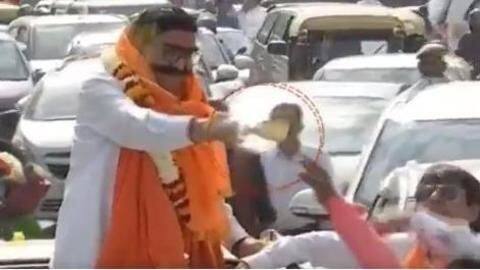 Rajasthan: BJP MLA distributes money to supporters; violates model code Rajasthan: BJP MLA distributes money to supporters; violates model code
