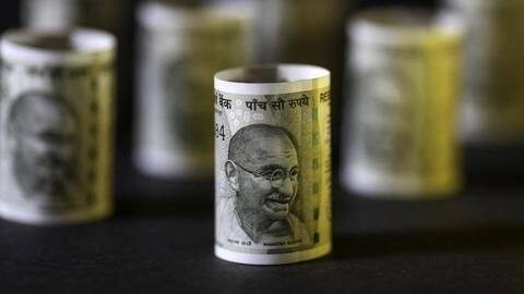 Rupee breaches 72-mark again, down by 81 paise against USD Rupee breaches 72-mark again, down by 81 paise against USD