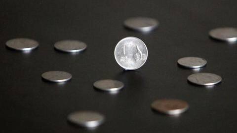 Rupee hits fresh record-low of 70.82; drops 23p against USD Rupee hits fresh record-low of 70.82; drops 23p against USD