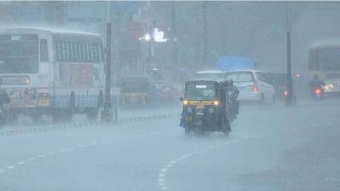 Tamil Nadu, Puducherry hit by incessant rains; normal life jeopardized Tamil Nadu, Puducherry hit by incessant rains; normal life jeopardized