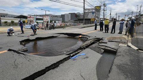 Japan: 3 dead, dozens injured as 6.1 quake hits Osaka Japan: 3 dead, dozens injured as 6.1 quake hits Osaka