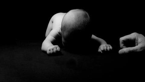 Doctors successfully operate on unborn-baby, put her back in womb Doctors successfully operate on unborn-baby, put her back in womb