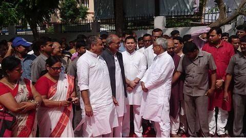 Bihar: Tejashwi Yadav stakes claim to form govt; meets governor Bihar: Tejashwi Yadav stakes claim to form govt; meets governor