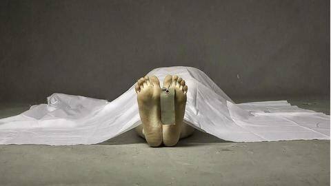 Missing college clerk found dead in Ganga; police suspect suicide Missing college clerk found dead in Ganga; police suspect suicide