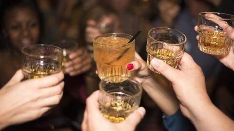 Delhi-HC seeks AAP's response on PIL for lowering drinking age Delhi-HC seeks AAP's response on PIL for lowering drinking age