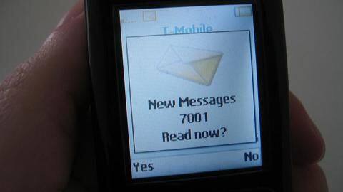 Woman reads 'I love you' message on Pandey's phone Woman reads 'I love you' message on Pandey's phone
