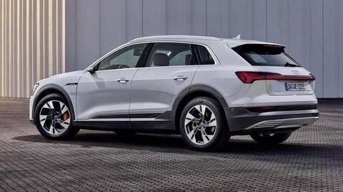 Let's take a look at the e-Tron 50 Quattro Let's take a look at the e-Tron 50 Quattro