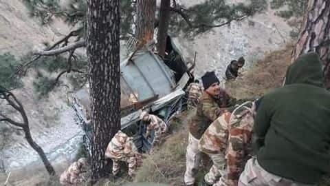 J&K: 1 killed, 34 ITBP personnel injured in bus accident J&K: 1 killed, 34 ITBP personnel injured in bus accident
