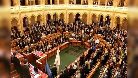 UN Assembly adopts refugee pact, only US, Hungary vote 'no' UN Assembly adopts refugee pact, only US, Hungary vote 'no'