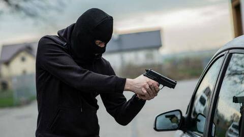 Bike-borne men rob businessman of Rs. 1.4cr in Rani Bagh Bike-borne men rob businessman of Rs. 1.4cr in Rani Bagh