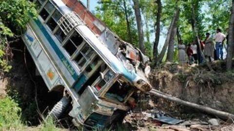 Bus falls into gorge in J&K, six dead, 31 injured Bus falls into gorge in J&K, six dead, 31 injured