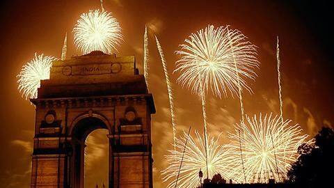 #NewYearsEve: Delhiites burst firecrackers throwing SC-order out of the window #NewYearsEve: Delhiites burst firecrackers throwing SC-order out of the window