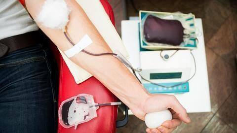 Jharkhand: CRPF jawans donate blood to save injured Naxal woman Jharkhand: CRPF jawans donate blood to save injured Naxal woman