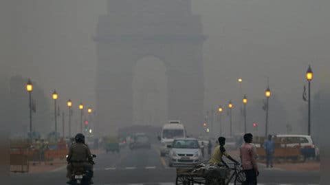 Delhi's air quality swinging between 'very poor' and 'severe' category Delhi's air quality swinging between 'very poor' and 'severe' category