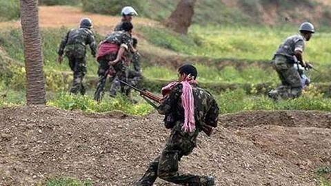 Jharkhand: 3 Naxals killed, one CRPF jawan martyred in encounter Jharkhand: 3 Naxals killed, one CRPF jawan martyred in encounter