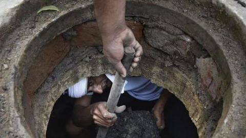 Delhi: Sanitation worker dies while cleaning sewer; four questioned Delhi: Sanitation worker dies while cleaning sewer; four questioned