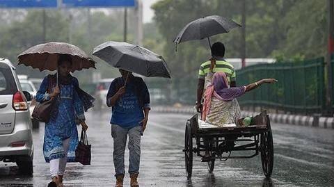 Delhiites wake up to cloudy morning, hailstorm likely at places Delhiites wake up to cloudy morning, hailstorm likely at places