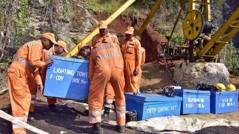 Meghalaya mine tragedy: Skeleton of another trapped miner spotted Meghalaya mine tragedy: Skeleton of another trapped miner spotted
